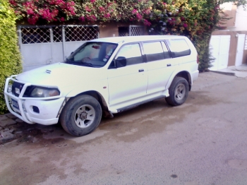 4 X 4 MITSUBISHI NATIVA A VENDRE